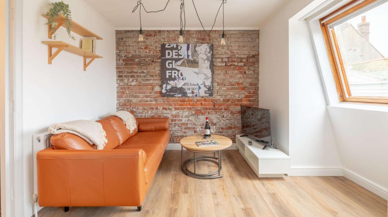 One Bed Top Floor, Brand New, Central Old Town Hastings Esterno foto